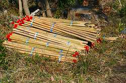 横積みされた竹の棒